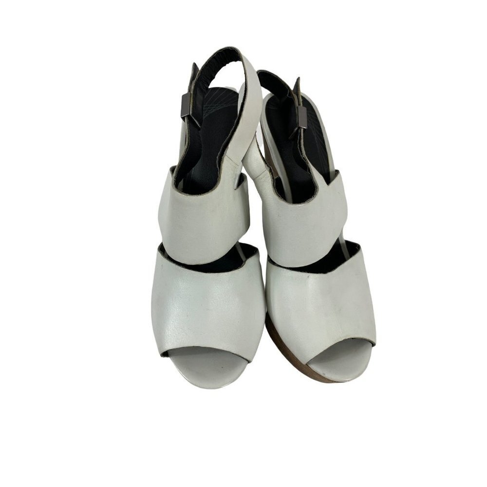 Trouve Women's White & Tan Wedges - Picture 2 of 6